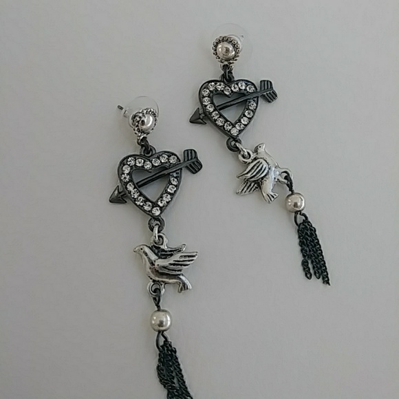 Heart and Bird Charm Dangle  Earring - Picture 1 of 5
